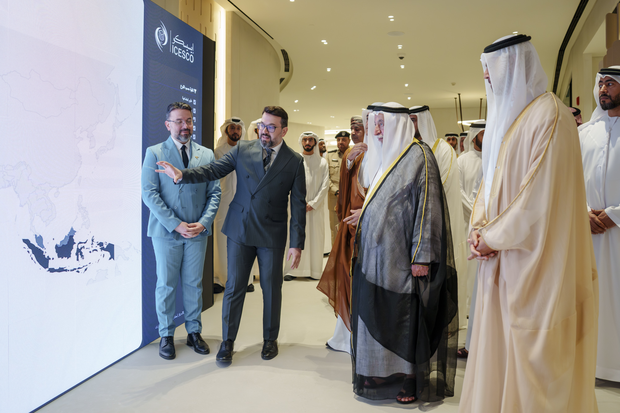 Ruler of Sharjah Reviews the Research Platform of the Emirates Scholar Center for Research & Studies